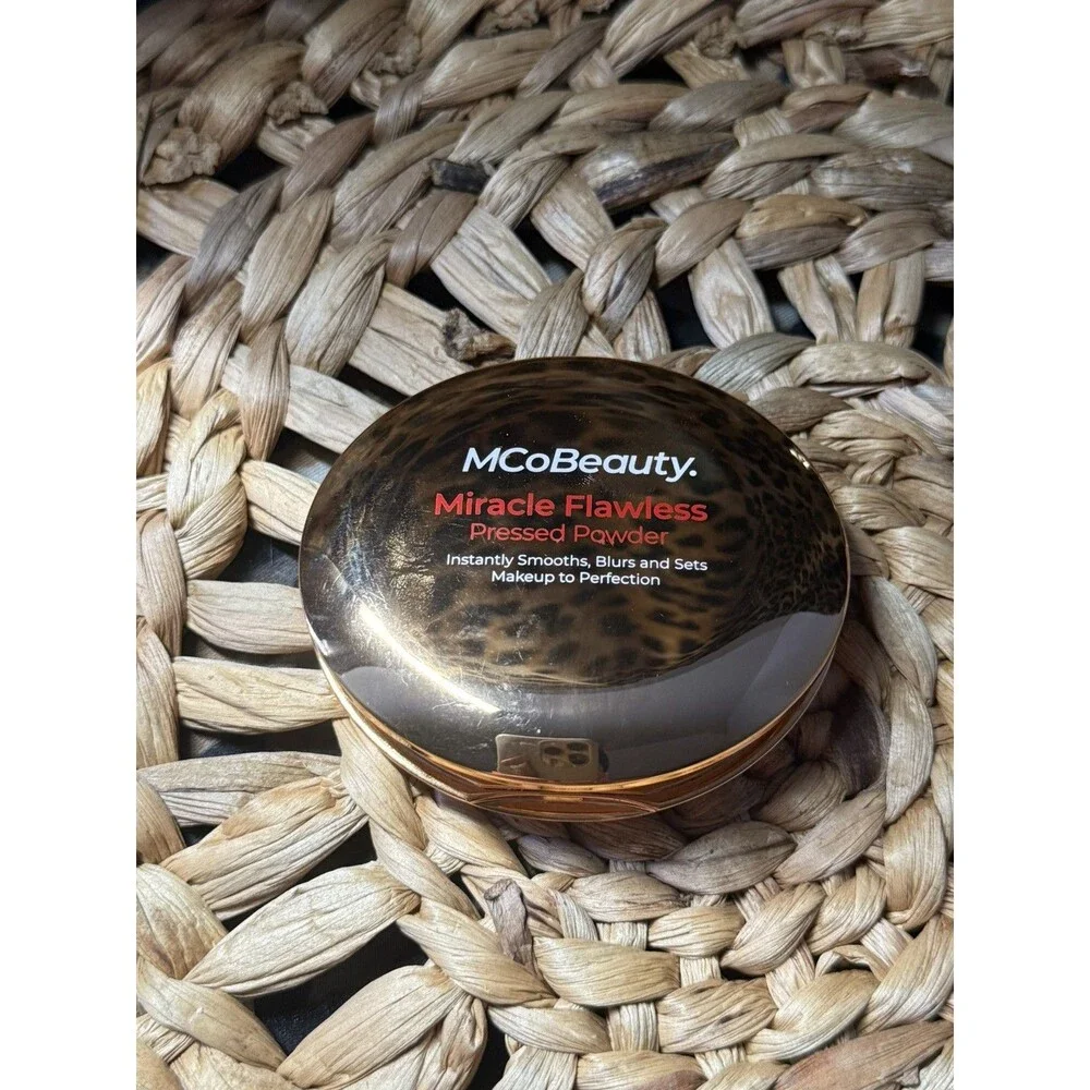 MCoBeauty Miracle Flawless Pressed Powder Translucent- New/1 light